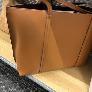 Elegant Tan Leather Tote Bag